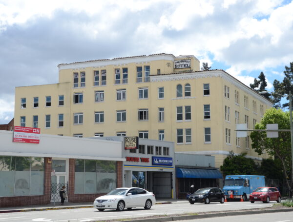 Lake Merritt Lodge become a COVID-19 homeless shelter